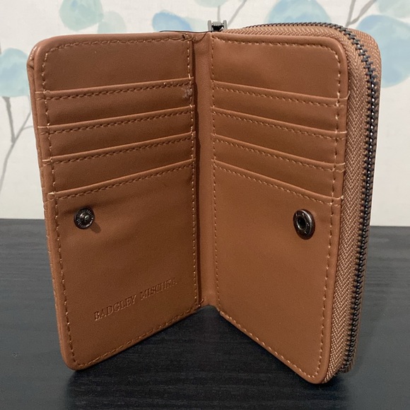 Badgley Mischka Croco Vegan Leather Wallet NWT - Picture 5 of 6